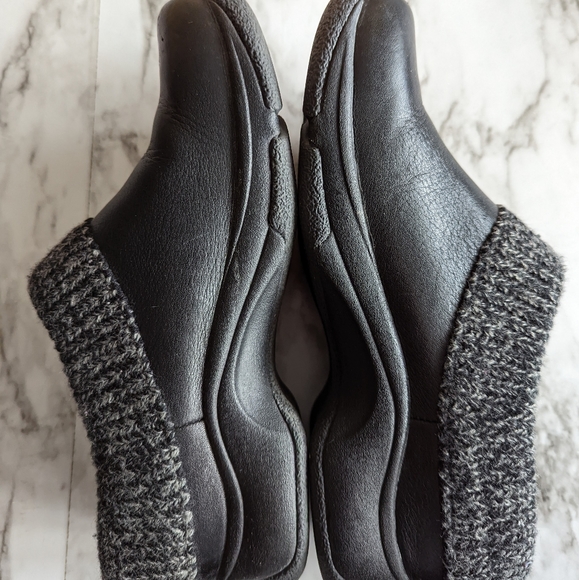 Dansko Black Leather Kensie Clog - Picture 5 of 9